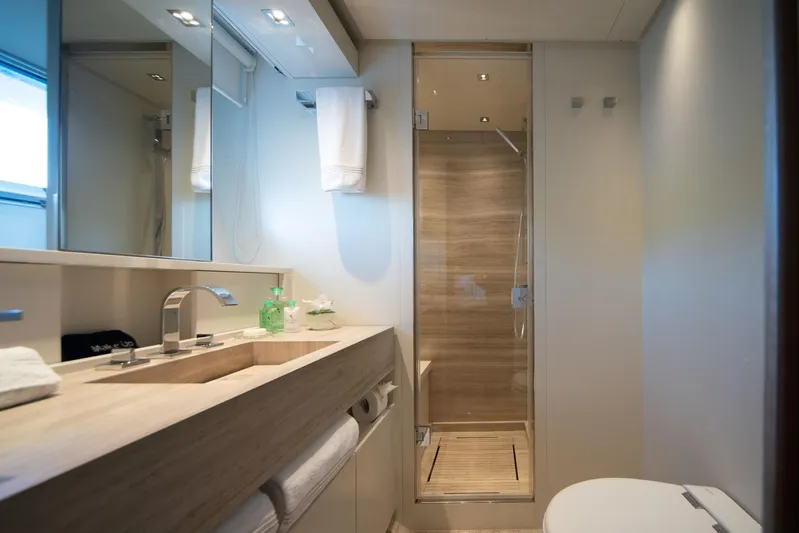 Squalo Yacht Photos Pics 