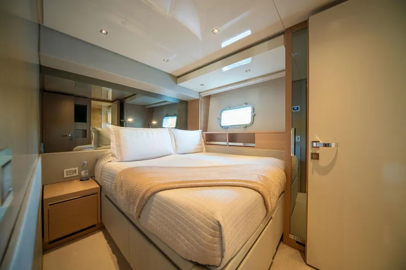 Squalo Yacht Photos Pics 