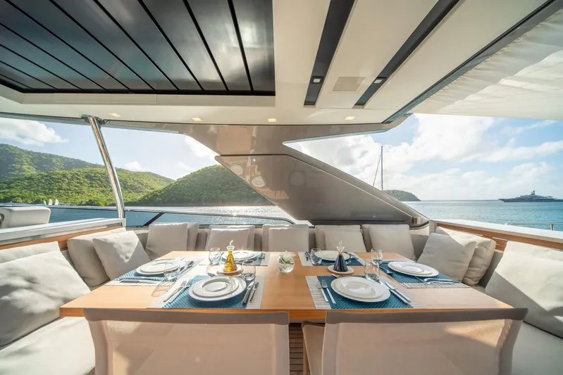 Squalo Yacht Photos Pics Flybridge Dining