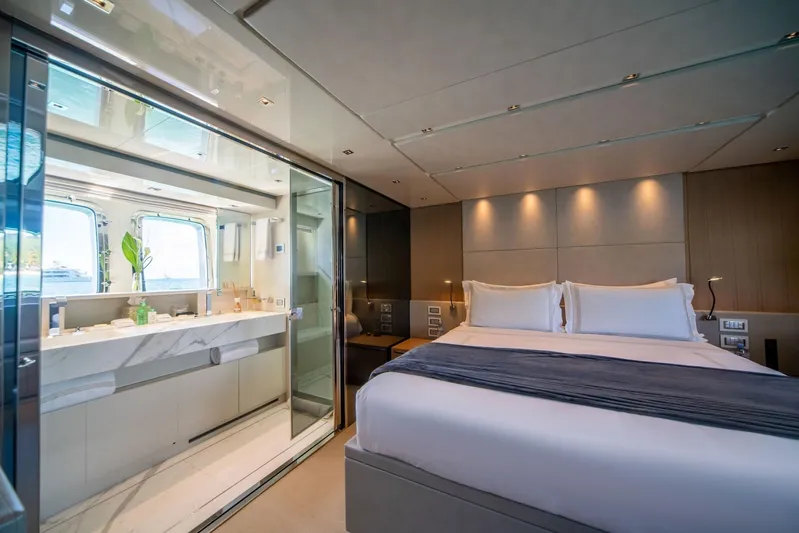 Squalo Yacht Photos Pics 