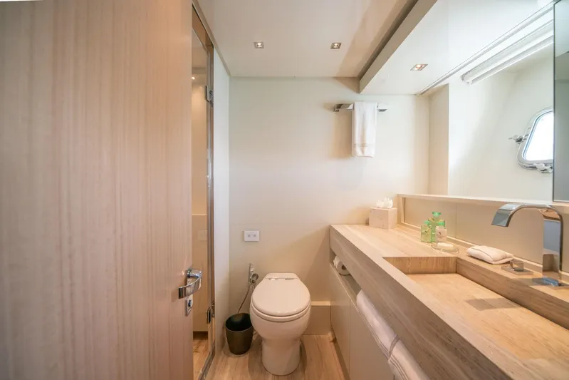 Squalo Yacht Photos Pics 