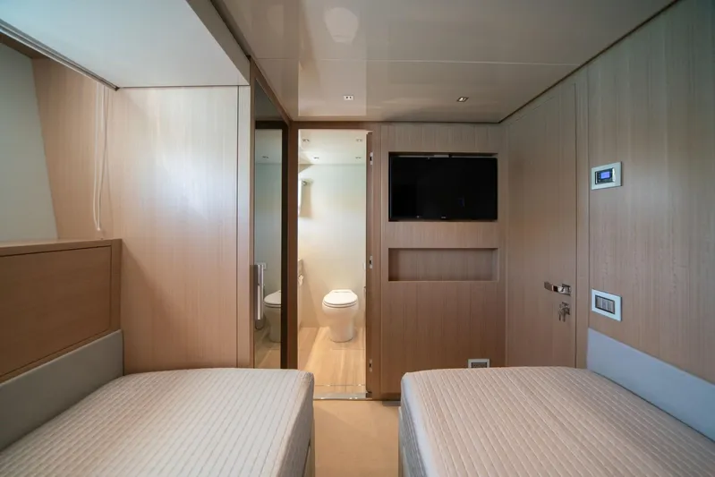 Squalo Yacht Photos Pics 