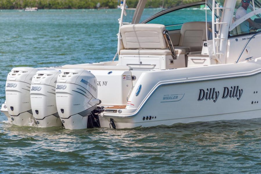 2018 Boston Whaler 345 Conquest