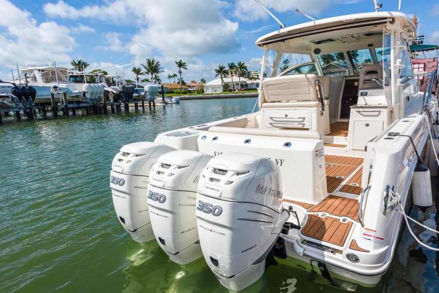 2018 Boston Whaler 345 Conquest