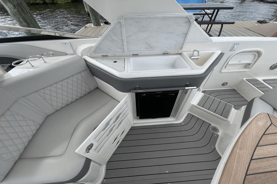 2022 Sea Ray 310 SLX OB