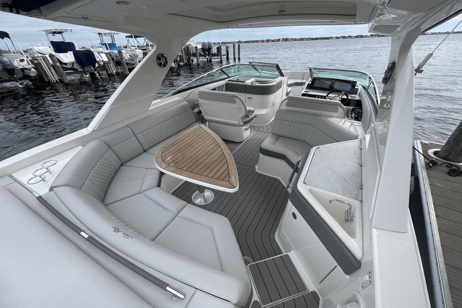 2022 Sea Ray 310 SLX OB