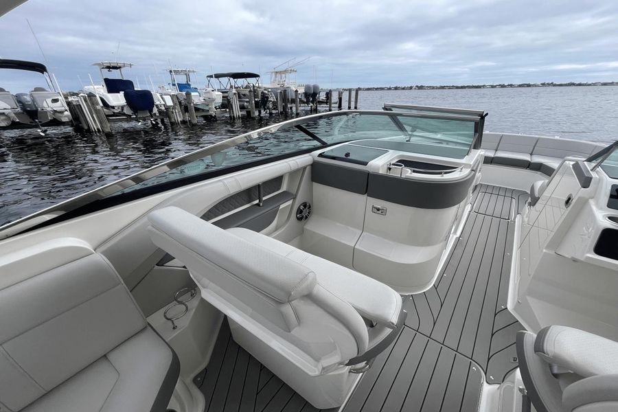 2022 Sea Ray 310 SLX OB