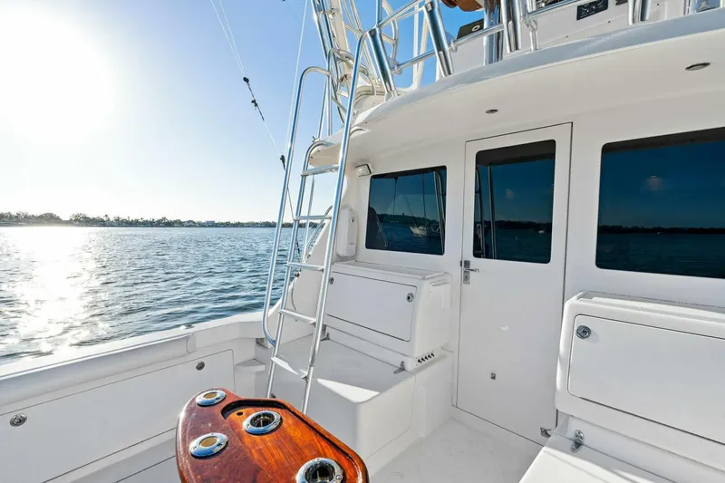 Reel Estate Yacht Photos Pics 2005 Cabo 35 Flybridge 'Reel Estate'