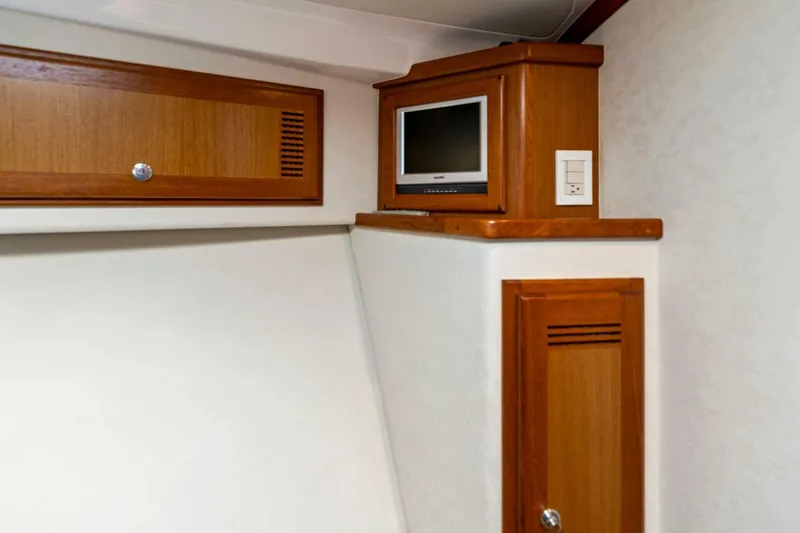 Reel Estate Yacht Photos Pics 2005 Cabo 35 Flybridge 'Reel Estate'