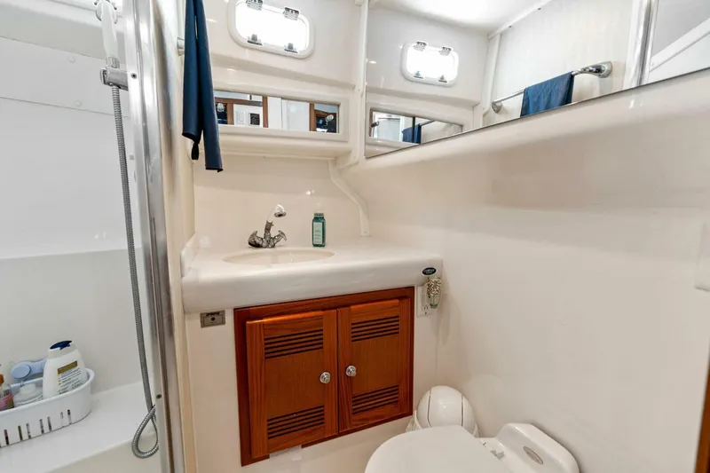 Reel Estate Yacht Photos Pics 2005 Cabo 35 Flybridge 'Reel Estate'