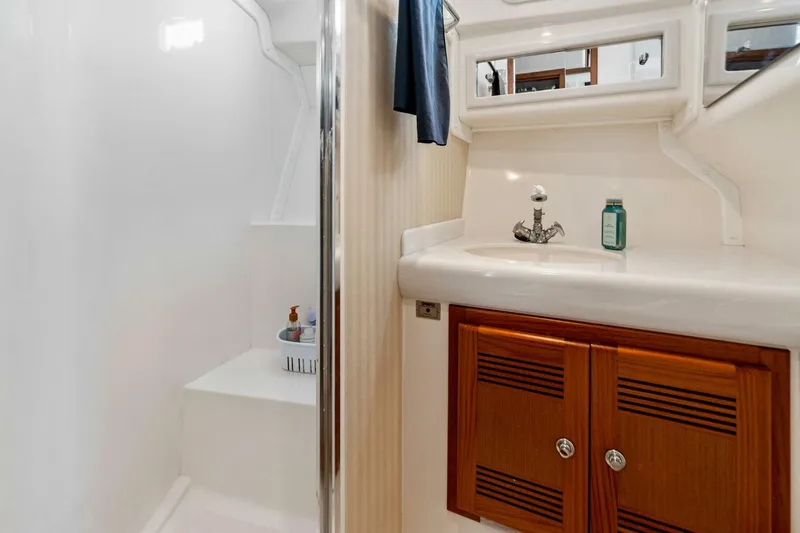 Reel Estate Yacht Photos Pics 2005 Cabo 35 Flybridge 'Reel Estate'