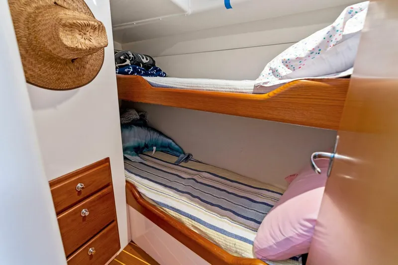 Reel Estate Yacht Photos Pics 2005 Cabo 35 Flybridge 'Reel Estate'