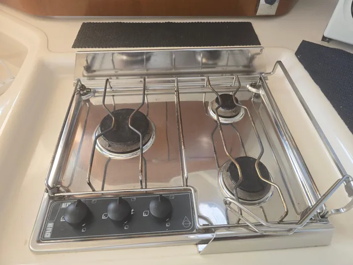 Think Twice Yacht Photos Pics Stainless steel stove on 2005 Fountaine Pajot Lavezzi Maestro yacht.