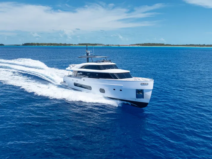 Life Yacht Photos Pics Azimut Magellano 25 Metri 2022 yacht cruising on open blue sea.