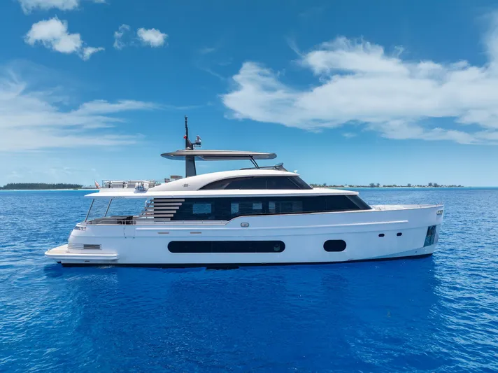 Life Yacht Photos Pics 2022 Azimut Magellano 25 Metri yacht on clear blue ocean under a bright sky.