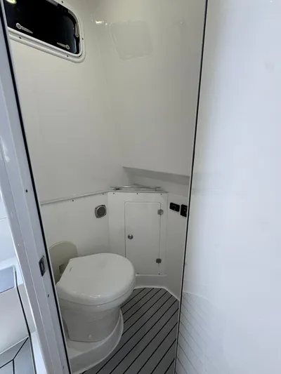  Yacht Photos Pics 2024 Hcb 42 Lujo - Image 23