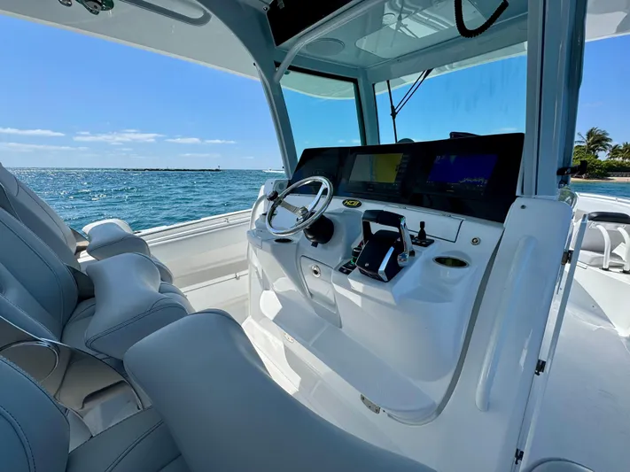  Yacht Photos Pics 2024 Hcb 42 Lujo - Image 16