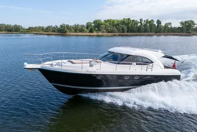 2007 Riviera 4700 Sport Yacht