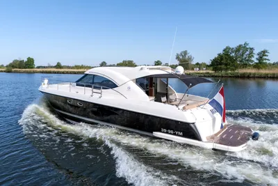 2007 Riviera 4700 Sport Yacht