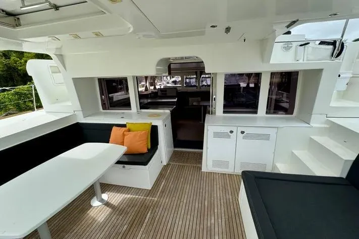  Yacht Photos Pics Lagoon 450 catamaran interior, 2019 model, featuring spacious seating and modern design.