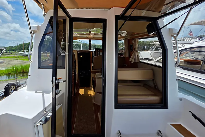 Seamore Yacht Photos Pics 2020 Ranger Tugs R27LE boat interior view with seating and open door.