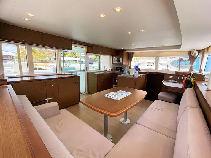 Bella Yacht Photos Pics 