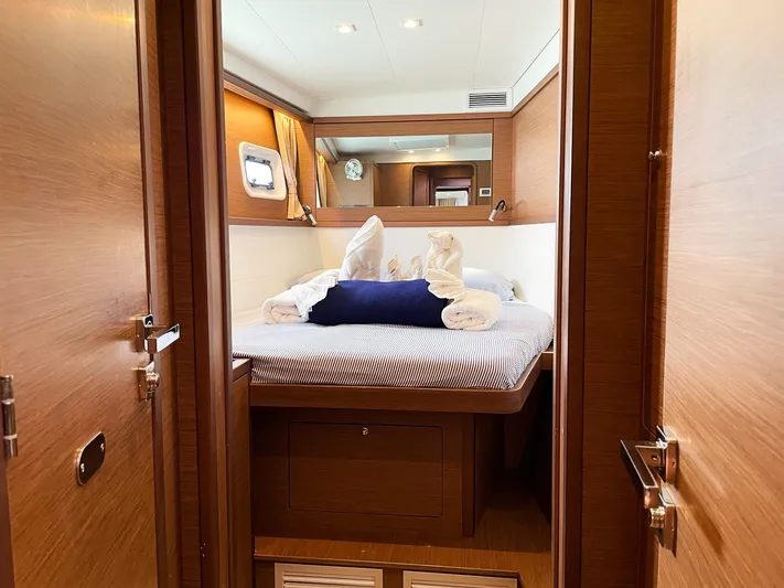 Bella Yacht Photos Pics 