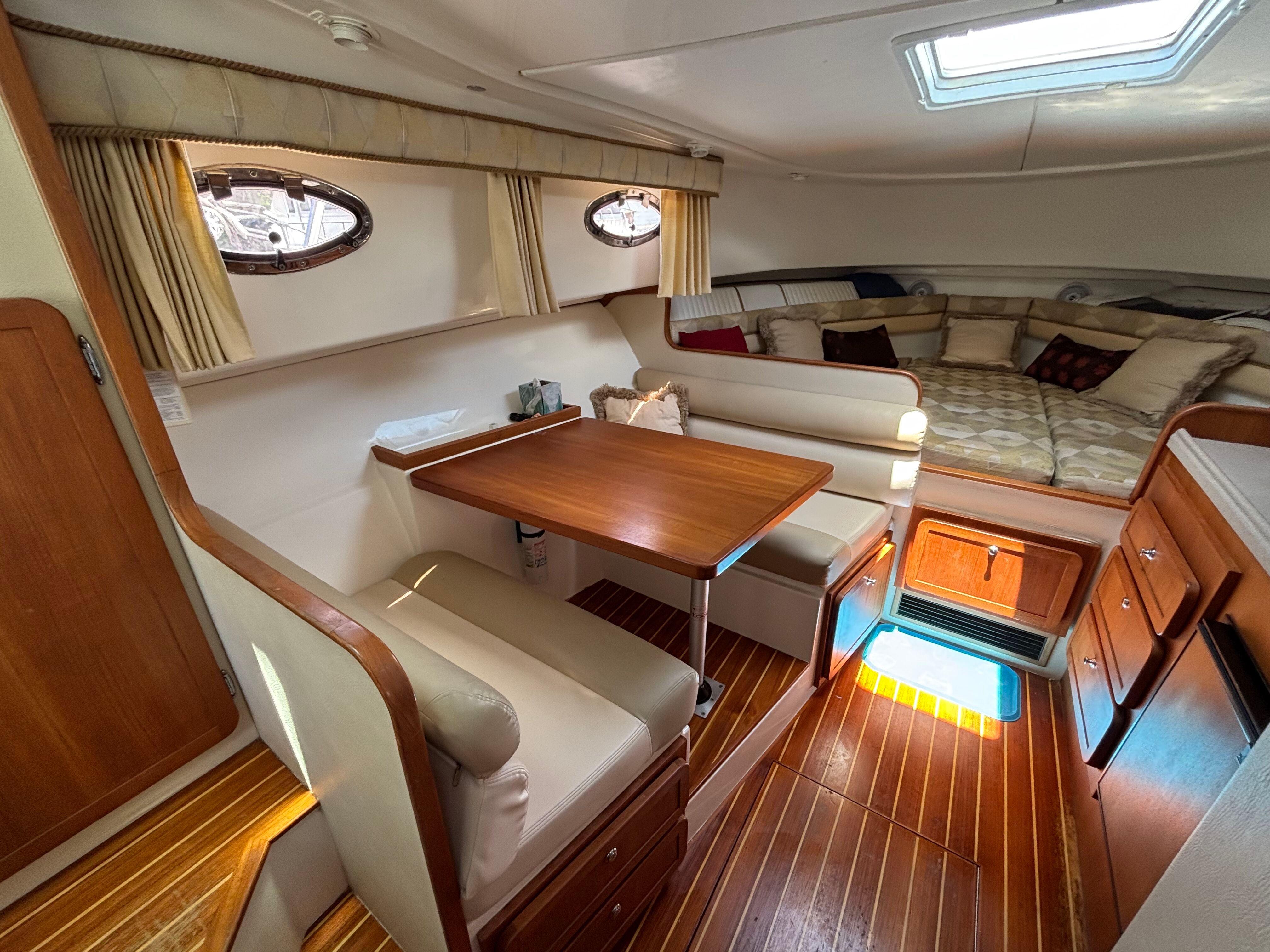 2004 Stamas 320 Express cabin interior with dining area and cozy seating.