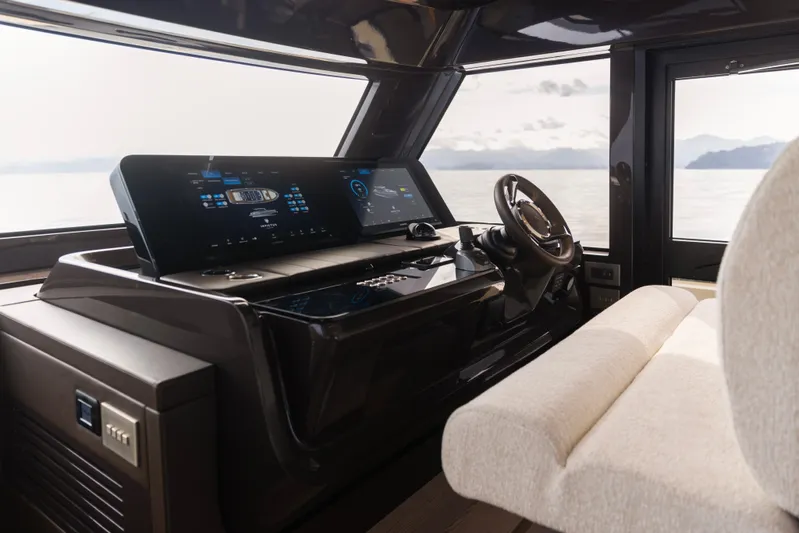  Yacht Photos Pics Interior of 2025 Invictus ST550 yacht with modern dashboard and steering wheel.