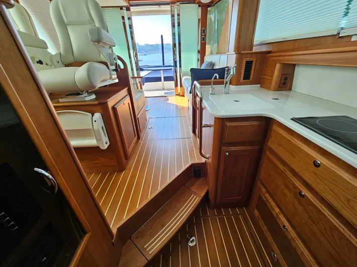 R Queen III Yacht Photos Pics 