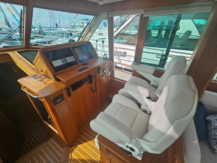 R Queen III Yacht Photos Pics 