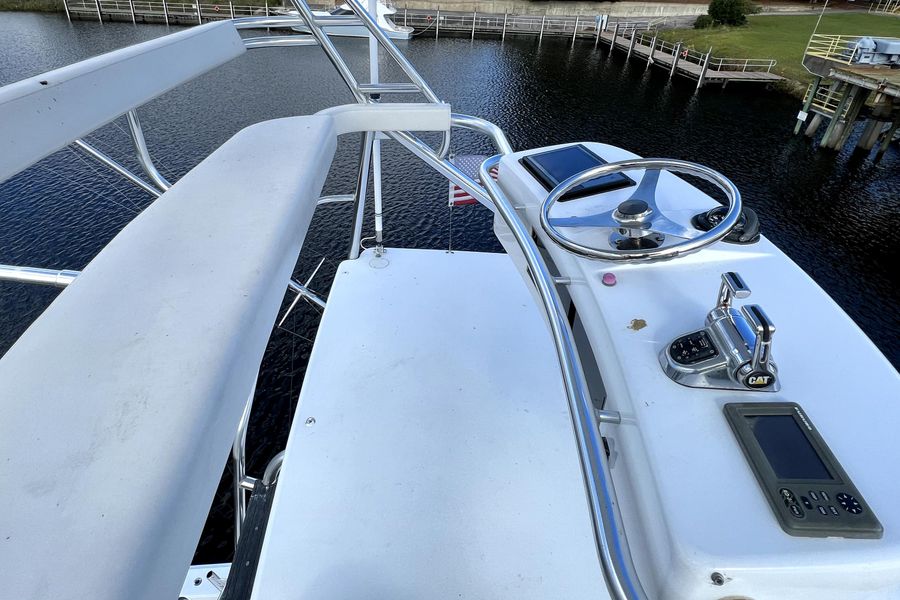 2006 Hatteras 68 Convertible