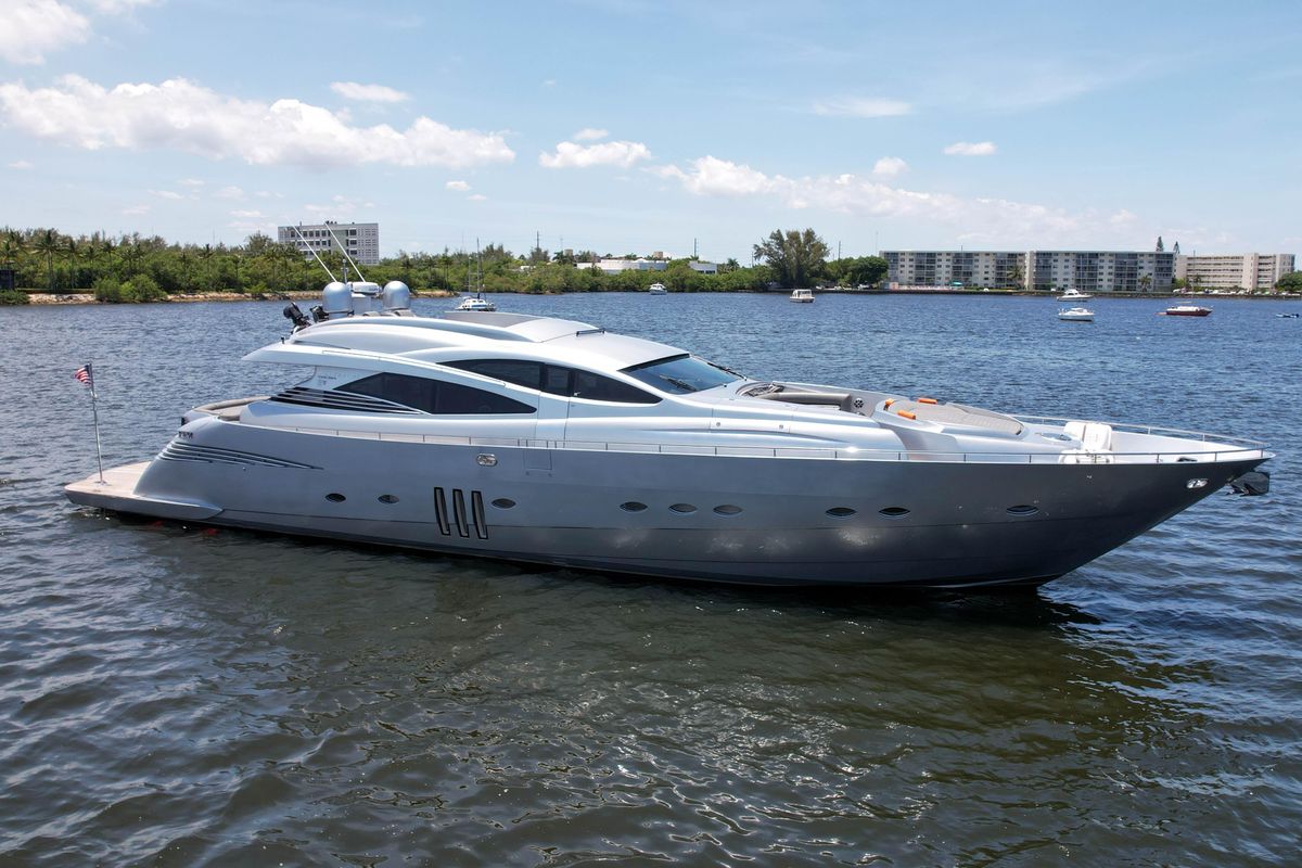 2007 Pershing 90 