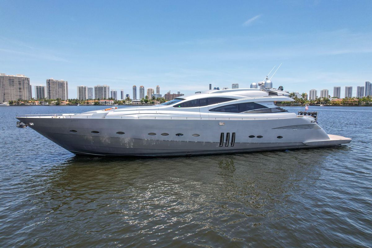 2007 Pershing 90 