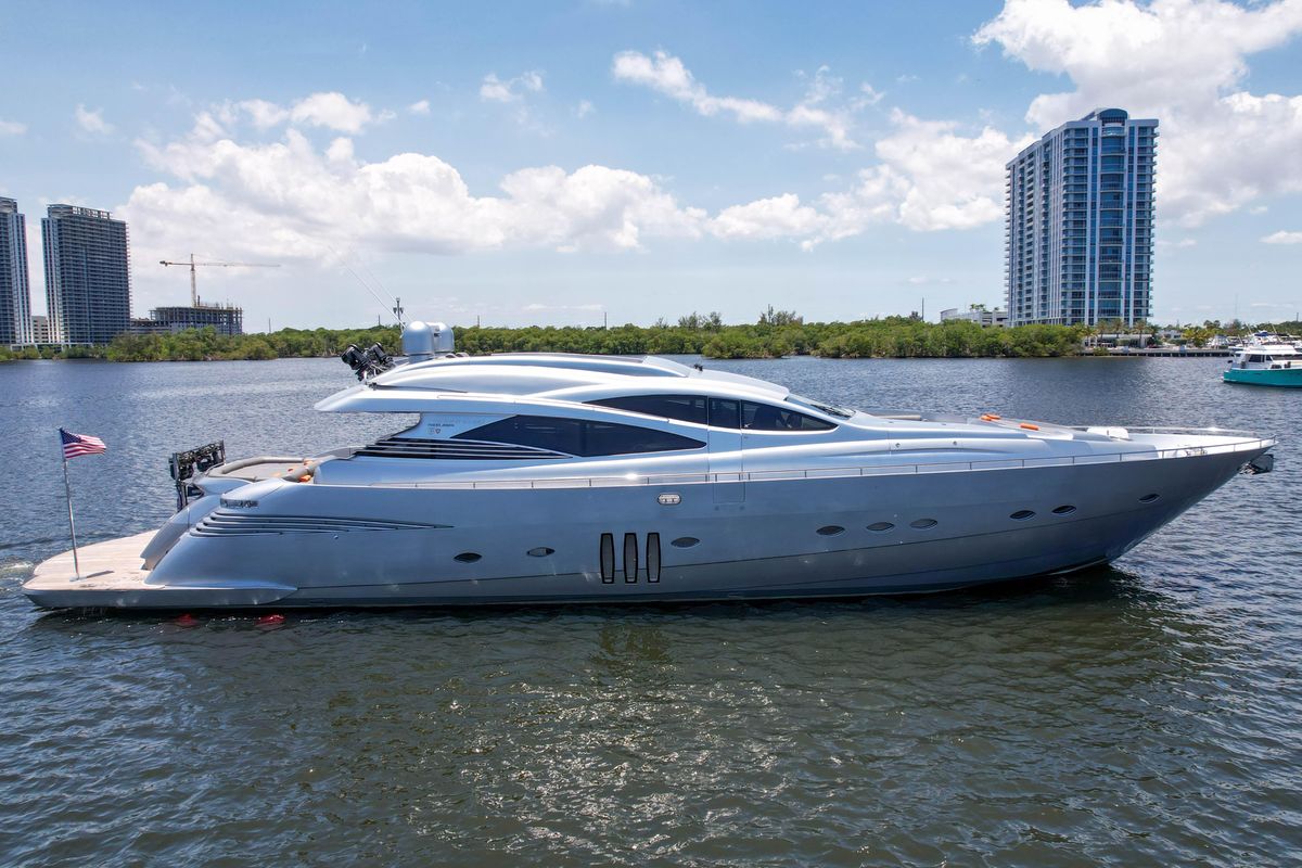 2007 Pershing 90 