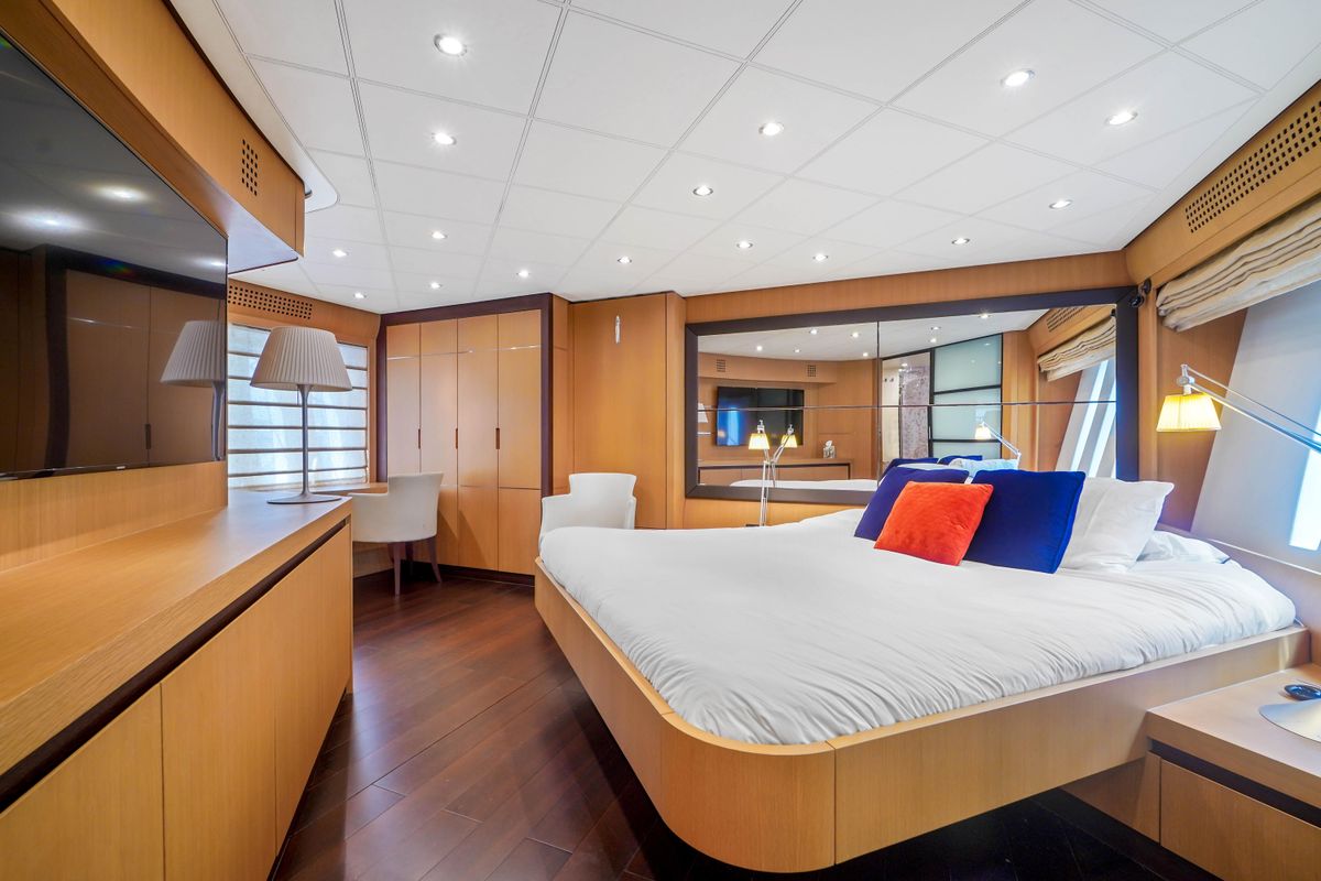 2007 Pershing 90 