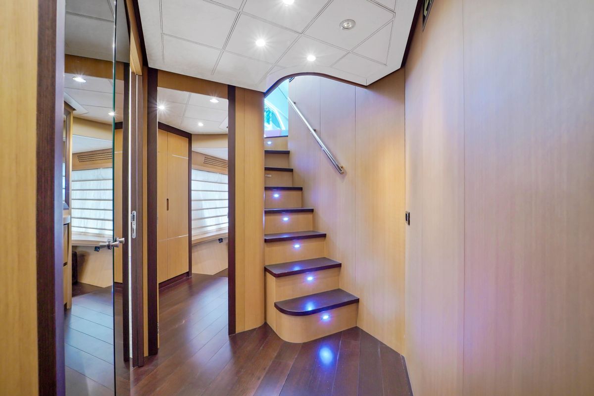 2007 Pershing 90 