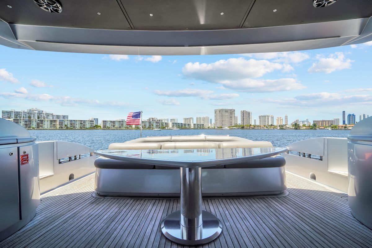 2007 Pershing 90 