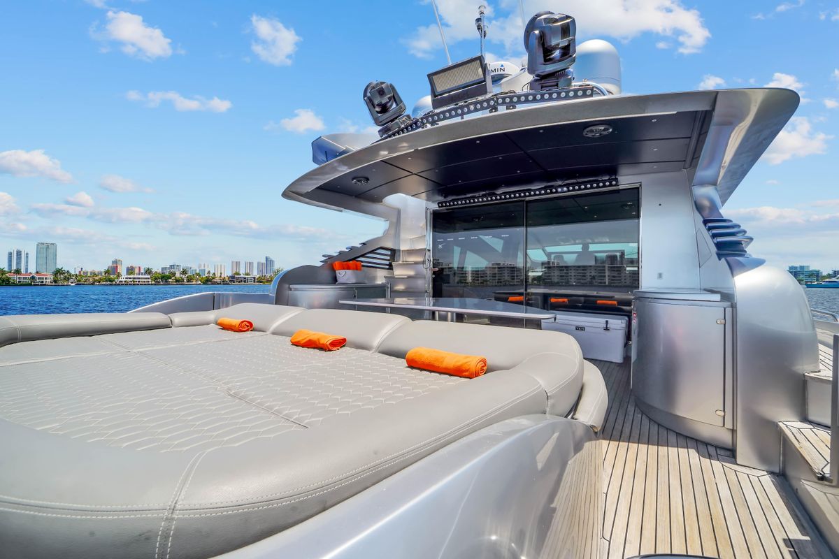 2007 Pershing 90 