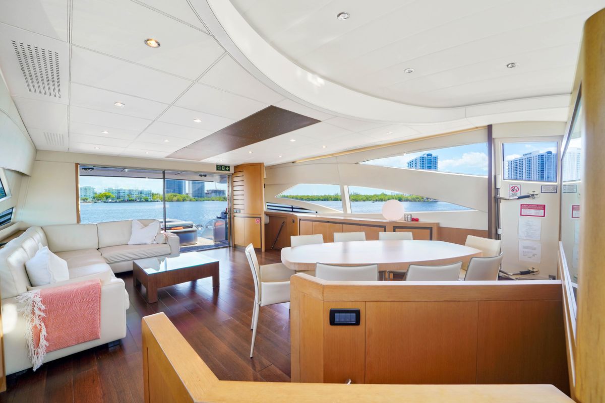 2007 Pershing 90 