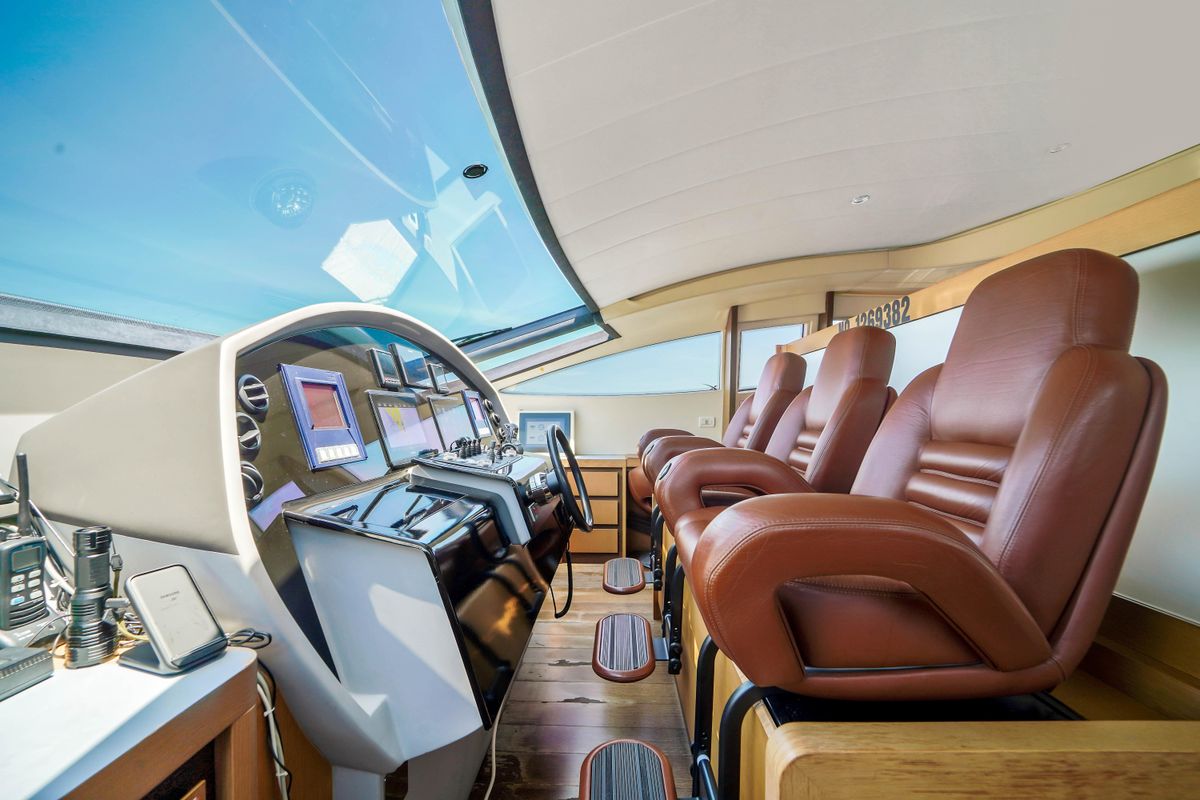 2007 Pershing 90 