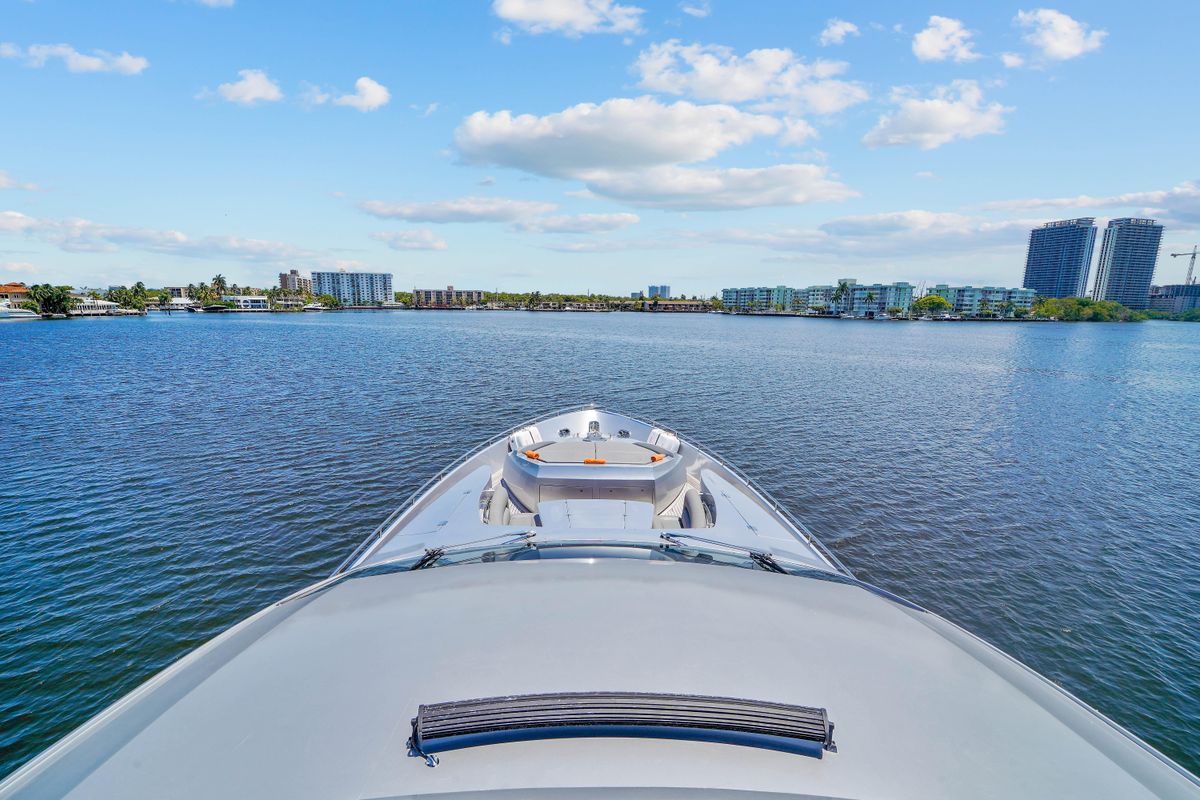 2007 Pershing 90 