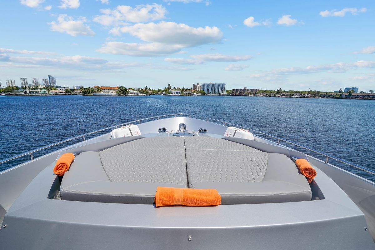 2007 Pershing 90 