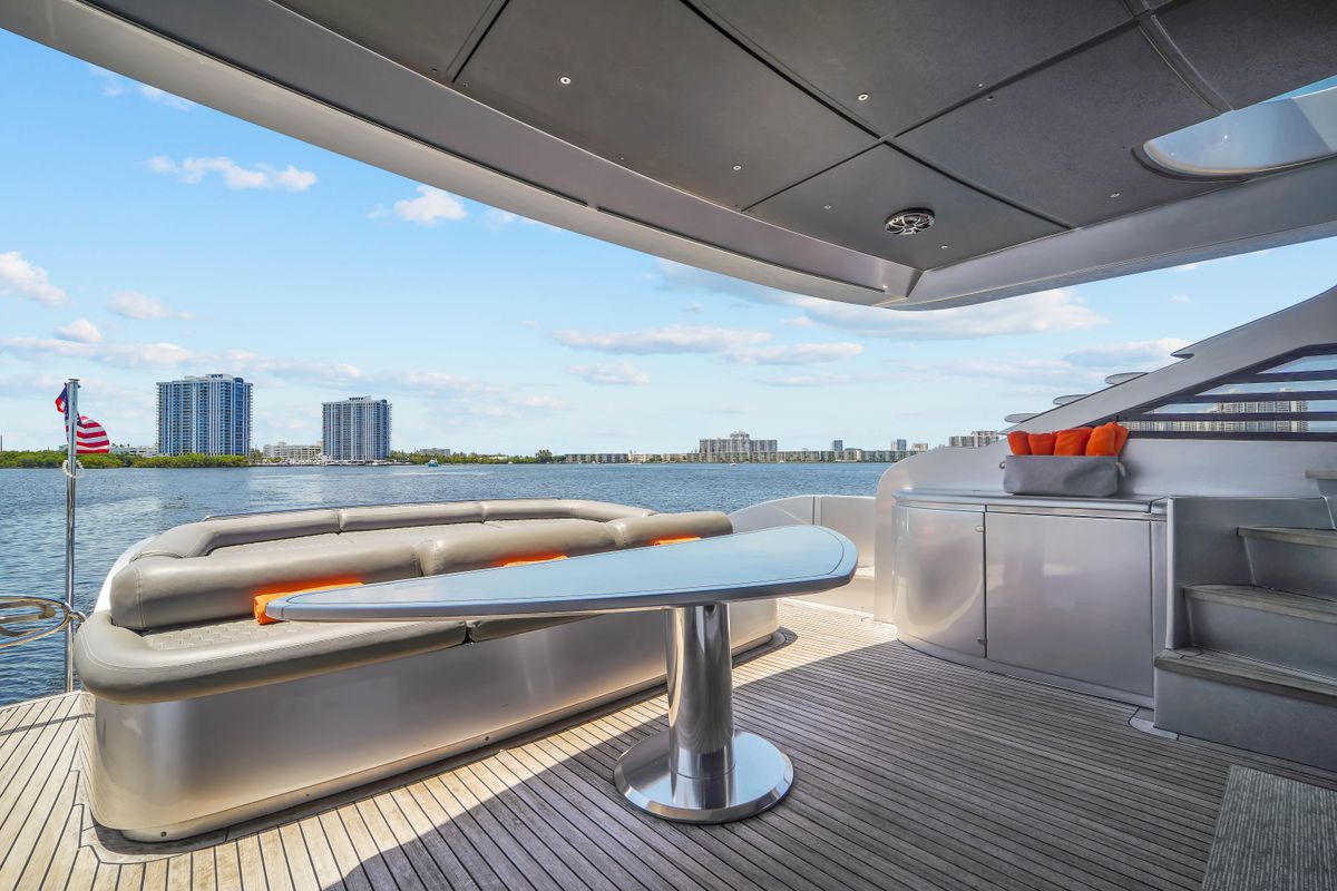 2007 Pershing 90 