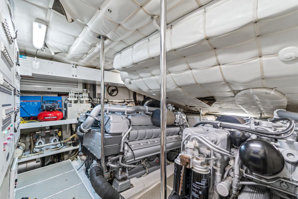 2007 Pershing 90 