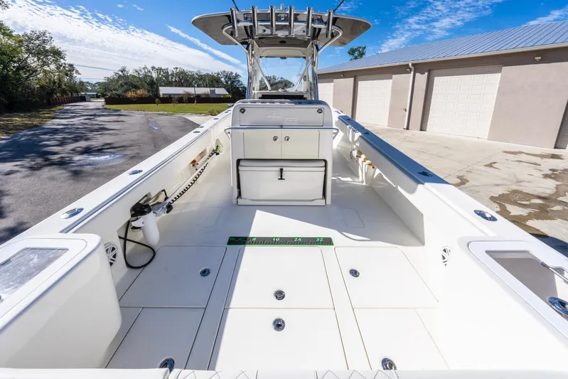 Pilar Yacht Photos Pics 2019 SeaVee 322z boat with spacious deck and modern design.