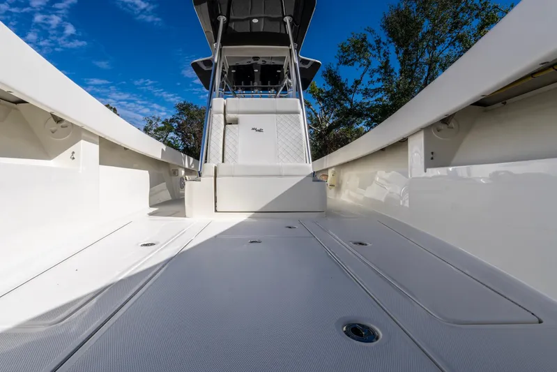 Pilar Yacht Photos Pics 2019 SeaVee 322z boat interior with sleek design and spacious deck.