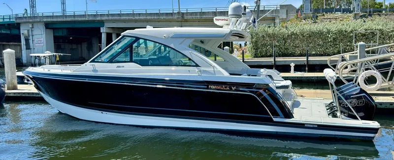 Das Liebesboot Yacht Photos Pics 38 Formula 380 Super Sport Crossover-Profile
