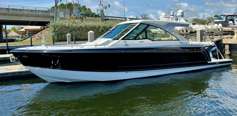Das Liebesboot Yacht Photos Pics 38 Formula 380 Super Sport Crossover-Profile