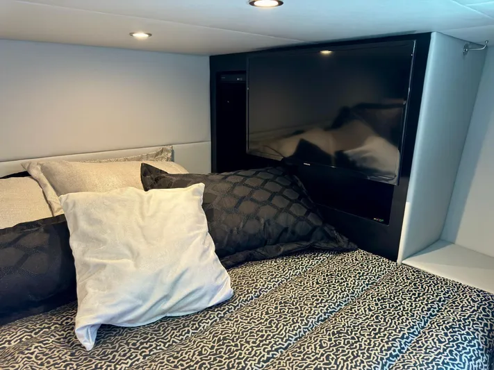 Das Liebesboot Yacht Photos Pics 38 Formula 380 Super Sport Crossover-Cabin